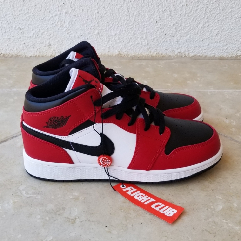 SOLD - Nike Air Jordan 1 Mid Chicago Black Toe GS - Picture 1 of 8
